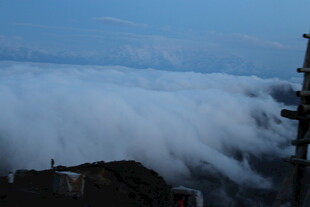 高山云海壮丽景观