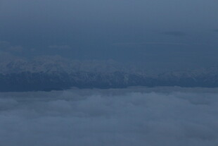 云海之上的朦胧景致