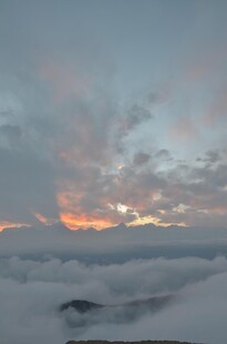 云海之上的绚烂日出