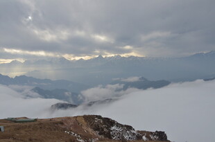 高山云海壮丽景观