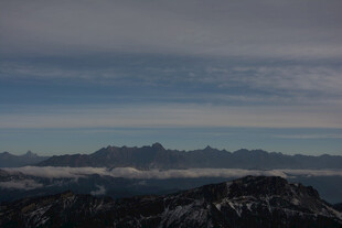 壮丽山峦云海景观