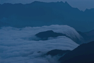 山间云海暮色美景