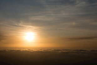 日出云海壮丽景观