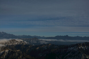 壮丽山景 云雾缭绕之美