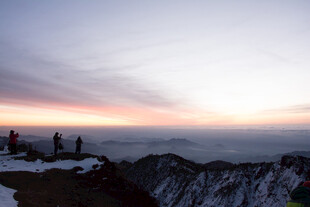 山顶观绝美日出景象
