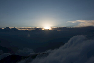 云海之上的壮丽日出