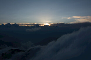云海之上的壮丽日出