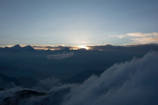 云海之上的壮丽日出