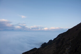 山巅云海 天际梦幻之景