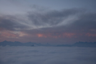 云海之上的梦幻霞光