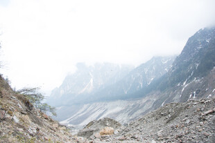 山间崎岖地貌景观