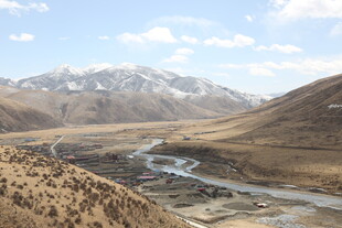 山间河谷风景