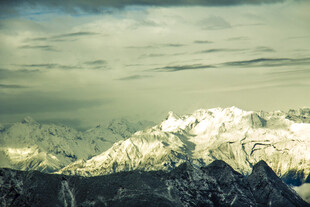 壮丽雪山景观
