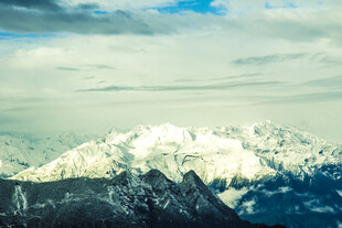 壮丽雪山景观