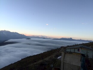 高山云海壮丽景观