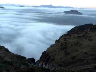 山间云海壮丽景观