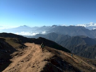 高山之巅的壮美风光