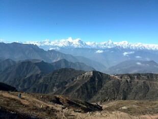 壮丽山景 远眺连绵山脉