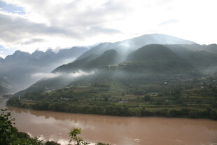 山川河流间的壮美风光