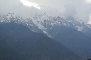 壮丽雪山景观