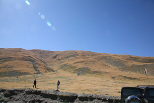 山间徒步者的美丽风景