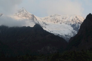 雪山壮丽景观