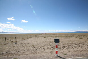 旷野中的警示设施