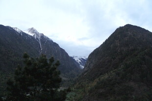 壮丽山景 云雾缭绕山谷