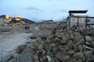 废墟场景中的建筑残骸