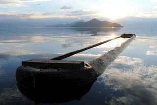 海上长桥映云霞