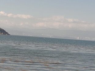 海边风景 辽阔海面与远山
