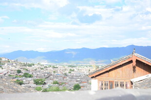 山间小屋 眺望远方美景