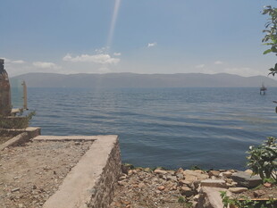 湖畔风光 宁静美好