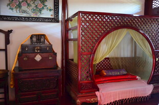 古典中式雕花床榻展示