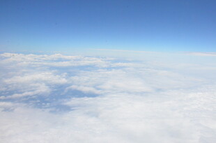高空俯瞰的云海蓝天