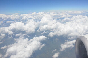 机窗外的云海壮丽景观