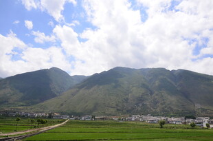 青山绿野间的美丽风光