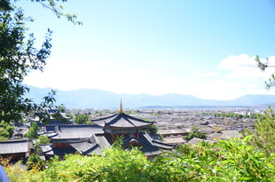 俯瞰中式古建筑景观