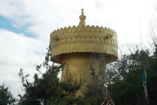 金色塔式建筑景观