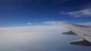 机窗外的云端美景