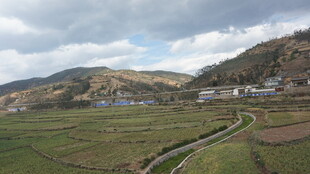山间村落田园风光美景
