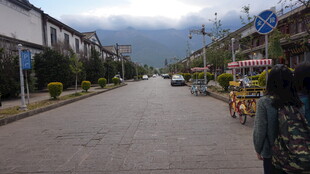 小镇街道日常景象