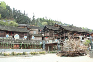 古朴苗族村落建筑景观