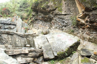 山间石景 自然古朴风貌