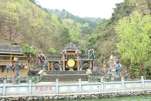 山间古景 亭台钟鼓游人处