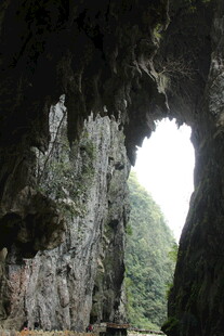 洞穴景观 天光映照奇景