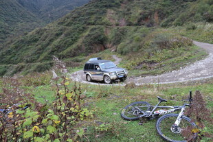山间越野与骑行场景