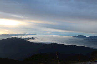山间云海日出美景