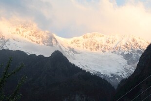 雪山壮丽美景