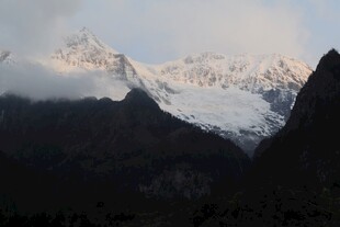 雪山壮丽景观